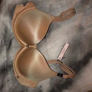 Victoria’s Secret lightly lined plunge bra